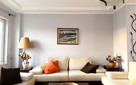 Cozy Apartment Near The Pyramid, Tirana Center